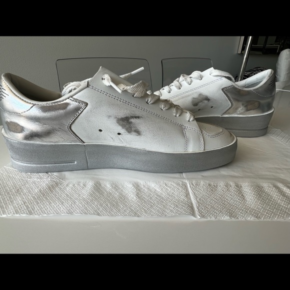 Golden Goose BRAND NEW with box, dust bag and official passport registration - Picture 13 of 17